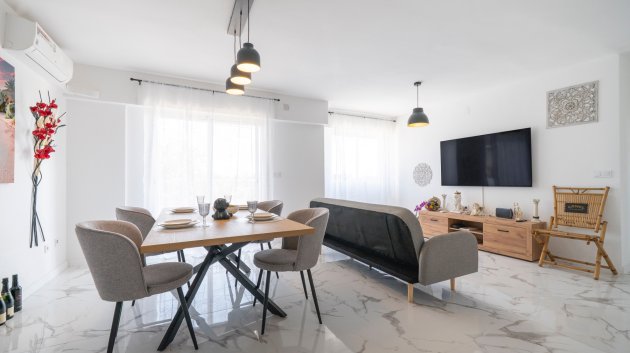 Apartamentos - Reventa - Orihuela Costa -
            Punta Prima