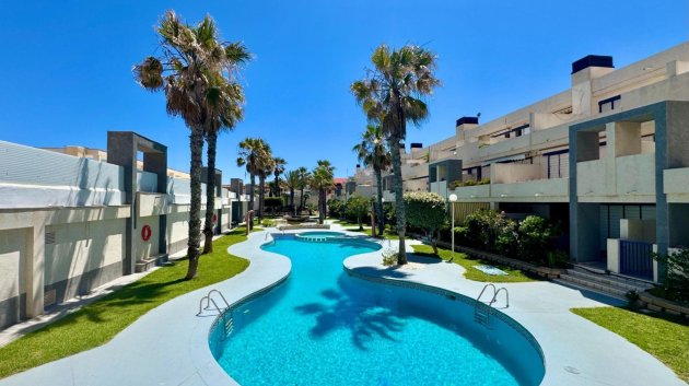 Apartamentos - Reventa - Torrevieja -
            La Mata