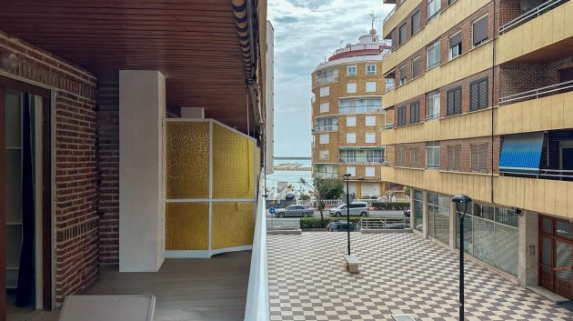 Apartments - Resale - Torrevieja -
                Playa Los Naufragos