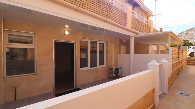 Apartments - Resale - Torrevieja -
                Torre la mata
