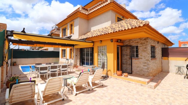 Chalets - Reventa - Los Montesinos -
            La Herrada