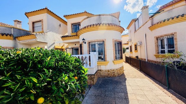 Chalets - Reventa - Los Montesinos -
            La Herrada