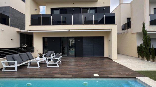 Chalets - Reventa -
                Orihuela Costa - ML-41511