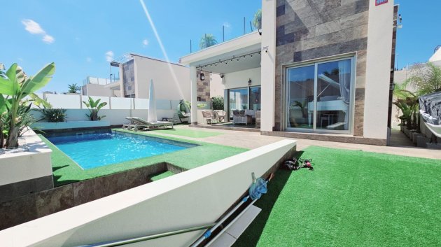 Chalets - Reventa - Orihuela Costa -
            Villamartín