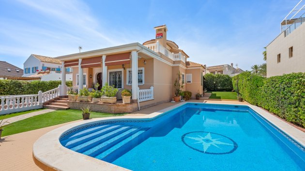 Chalets - Reventa - Torrevieja -
            La Mata
