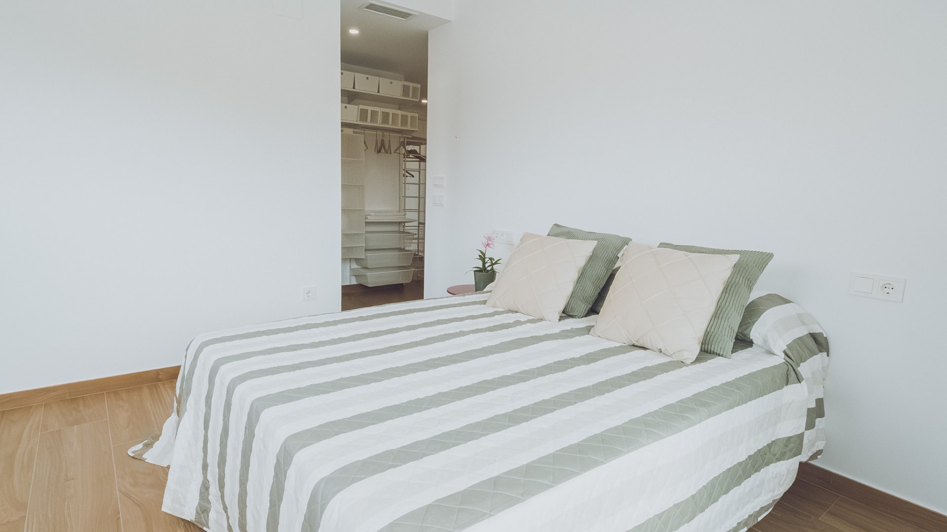 New Build - Apartments -
Redován