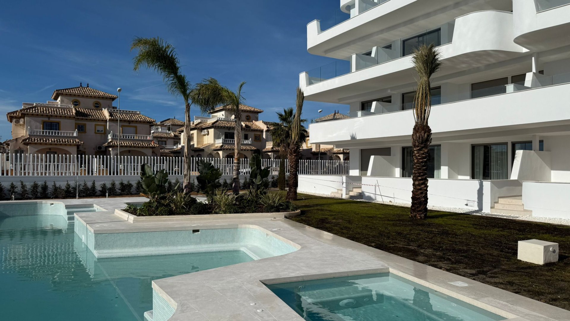 Obra nueva - Apartamentos -
Cabo Roig