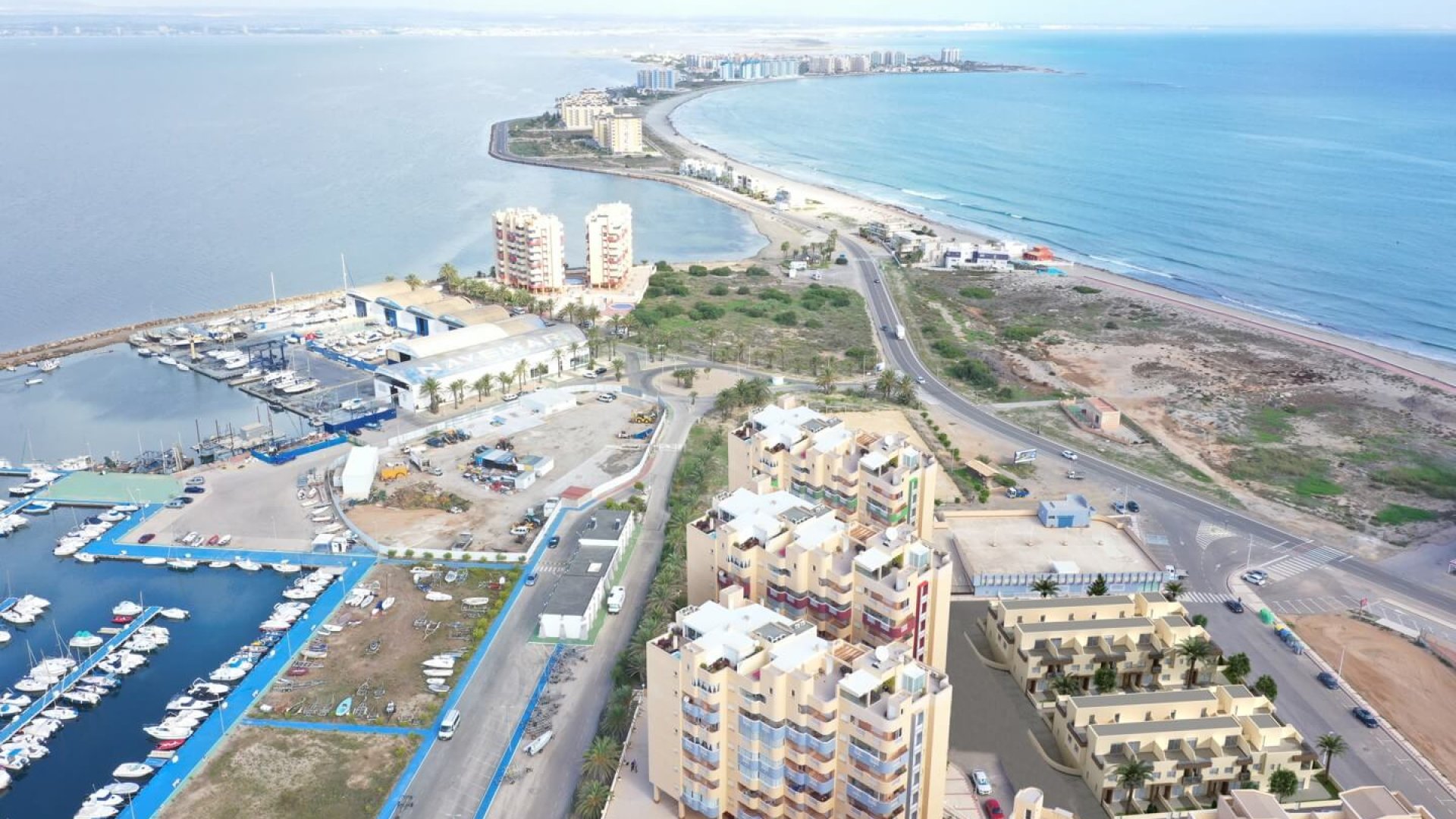 Obra nueva - Apartamentos -
La Manga del Mar Menor
