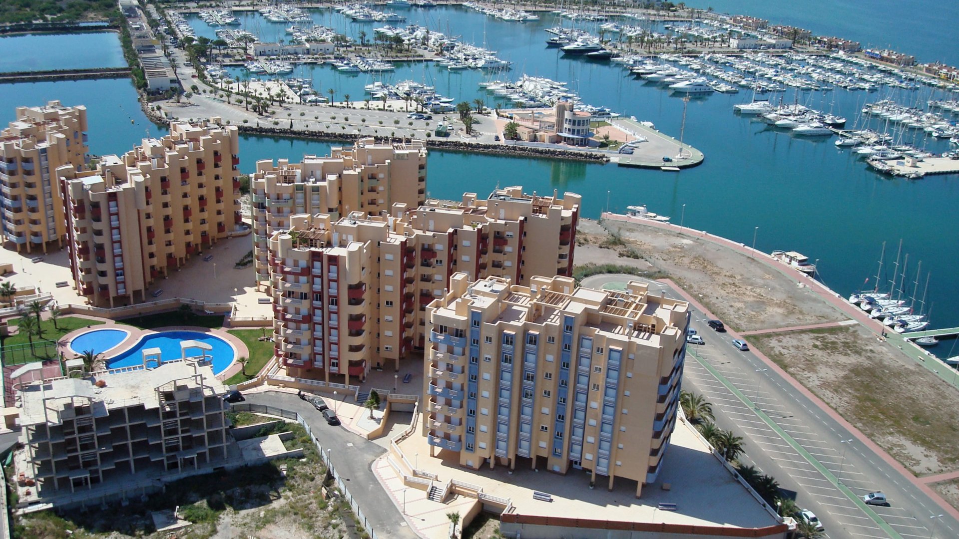 Obra nueva - Apartamentos -
La Manga del Mar Menor