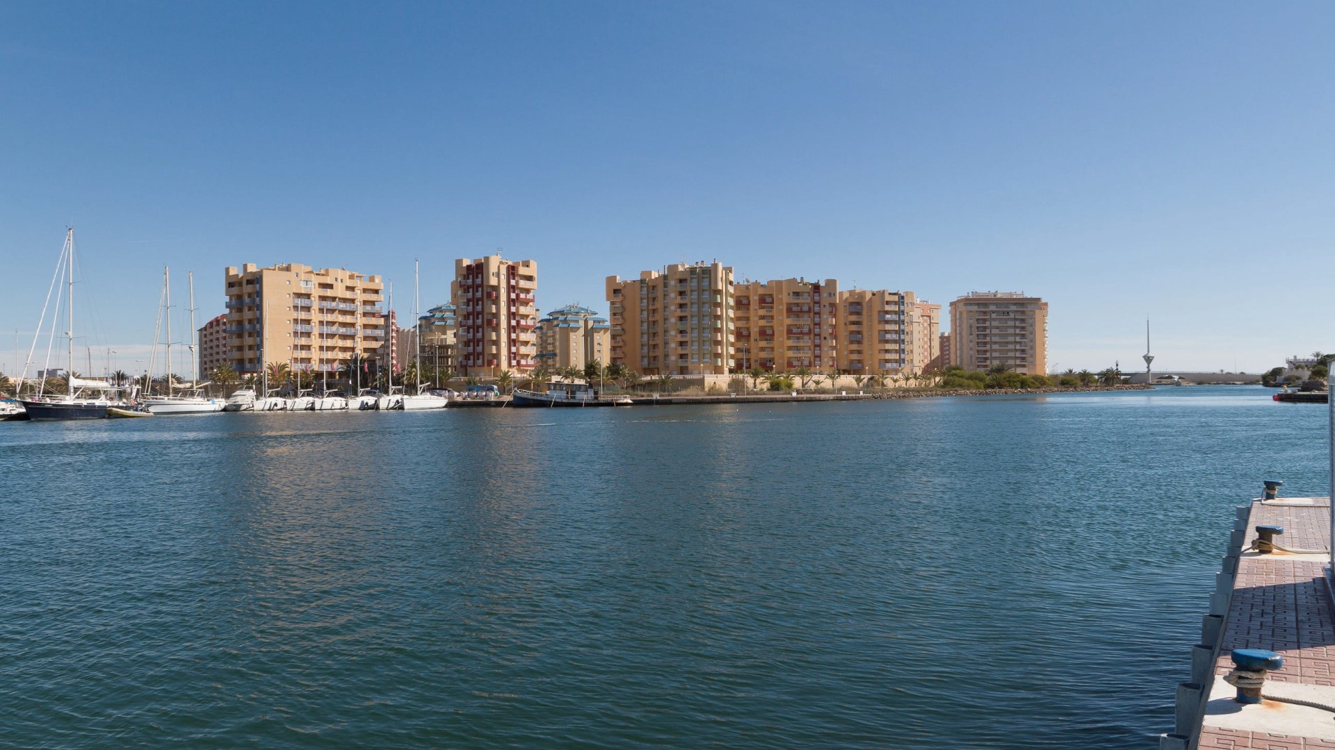Obra nueva - Apartamentos -
La Manga del Mar Menor