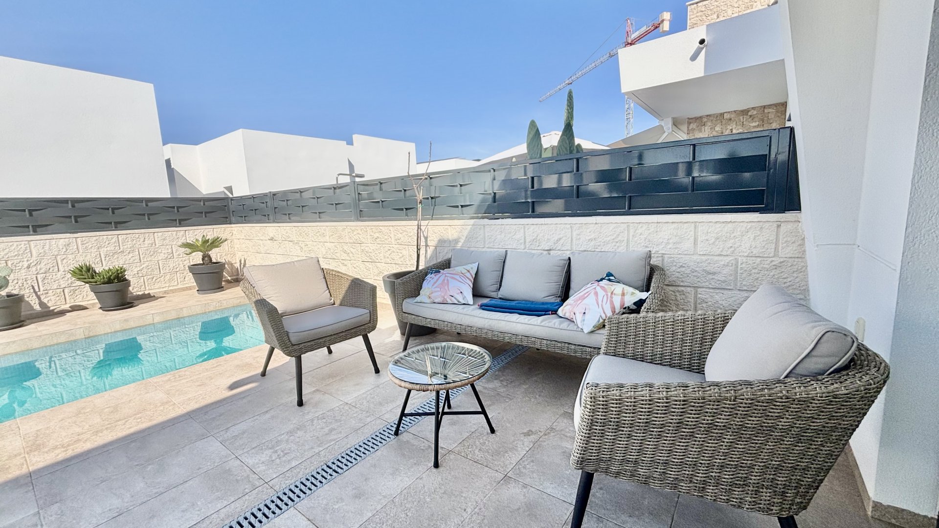 Obra nueva - Chalets -
Benijofar