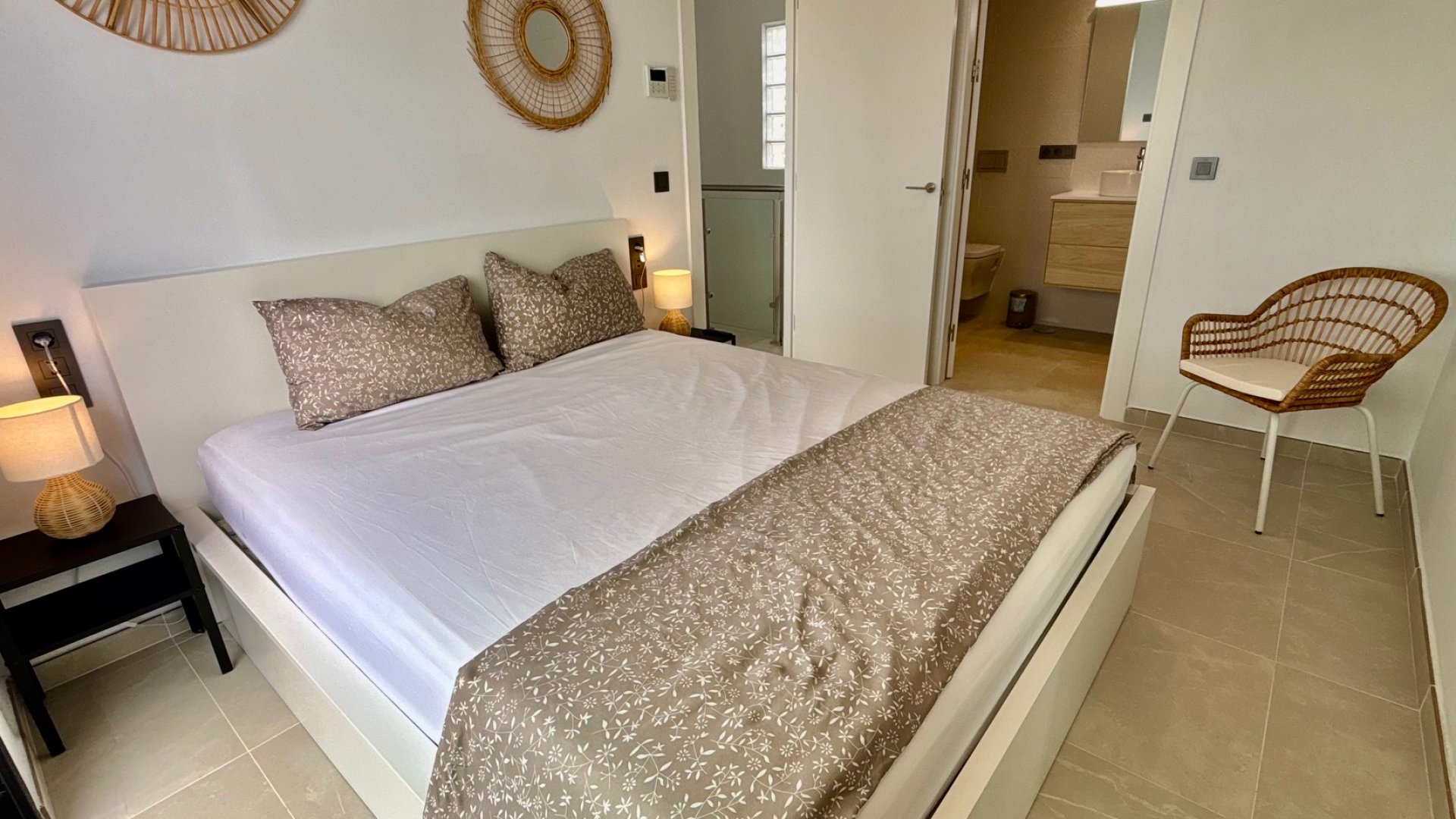 Obra nueva - Chalets -
Benijofar