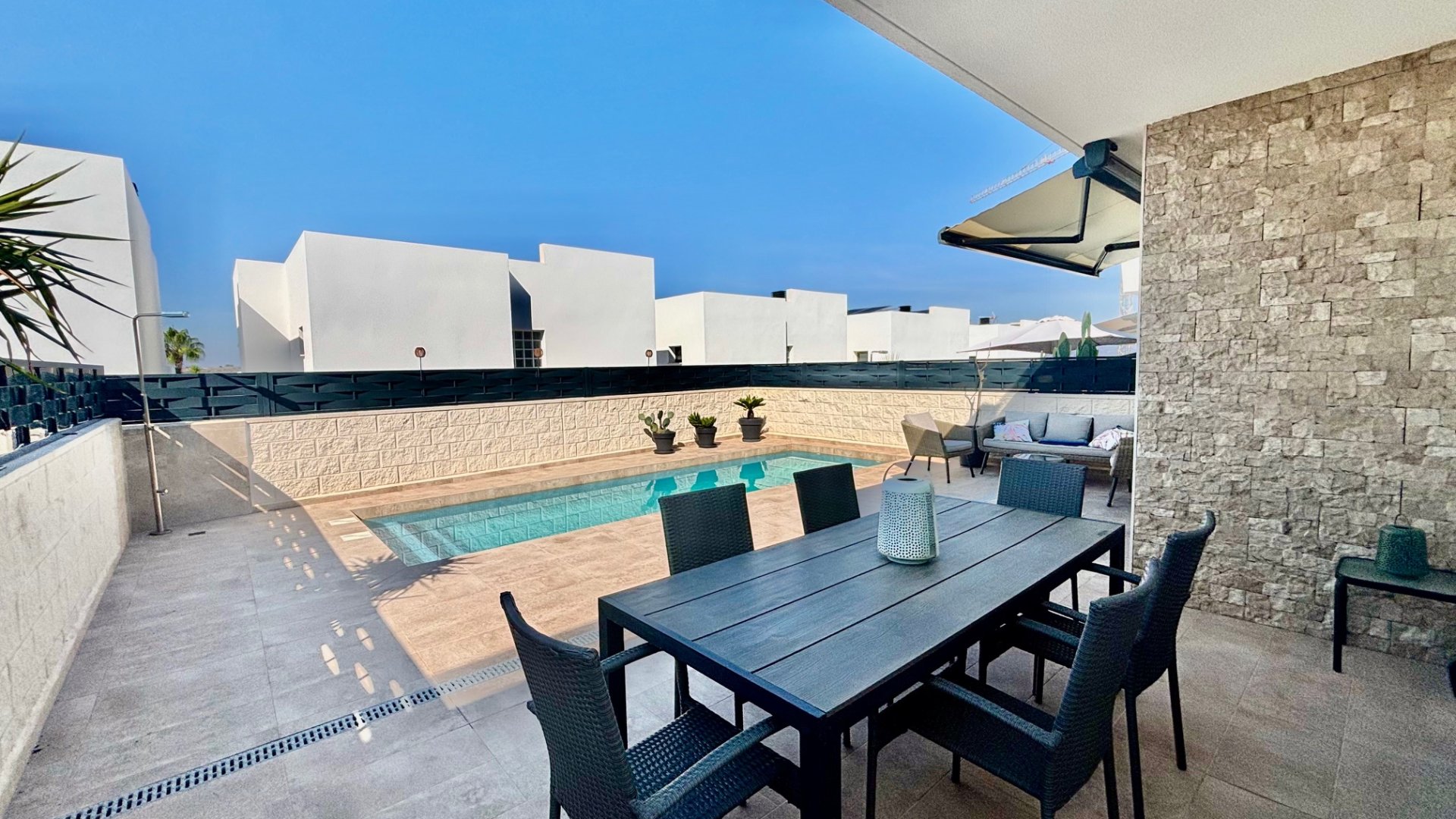 Obra nueva - Chalets -
Benijofar