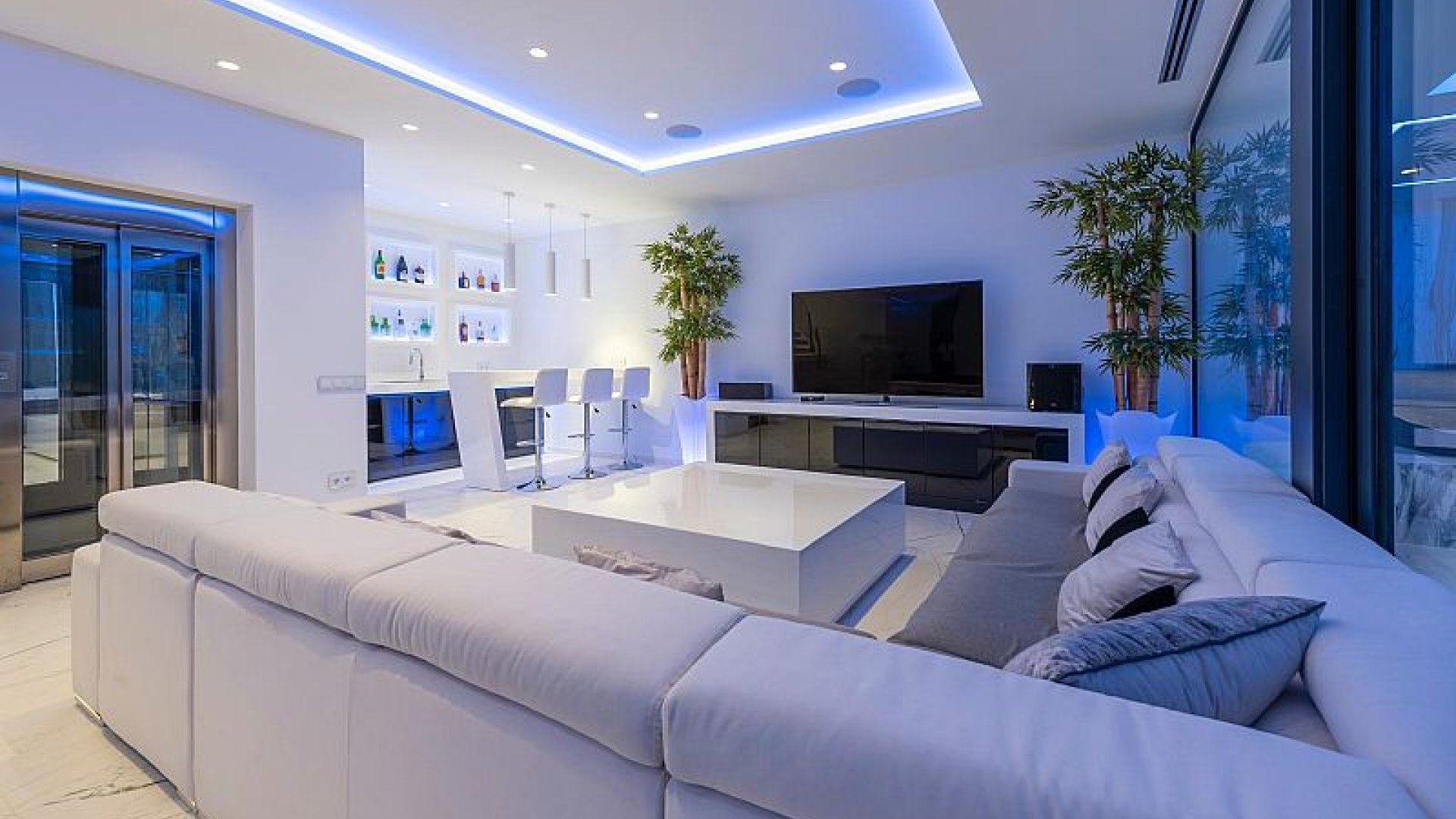 Obra nueva - Chalets -
Calpe