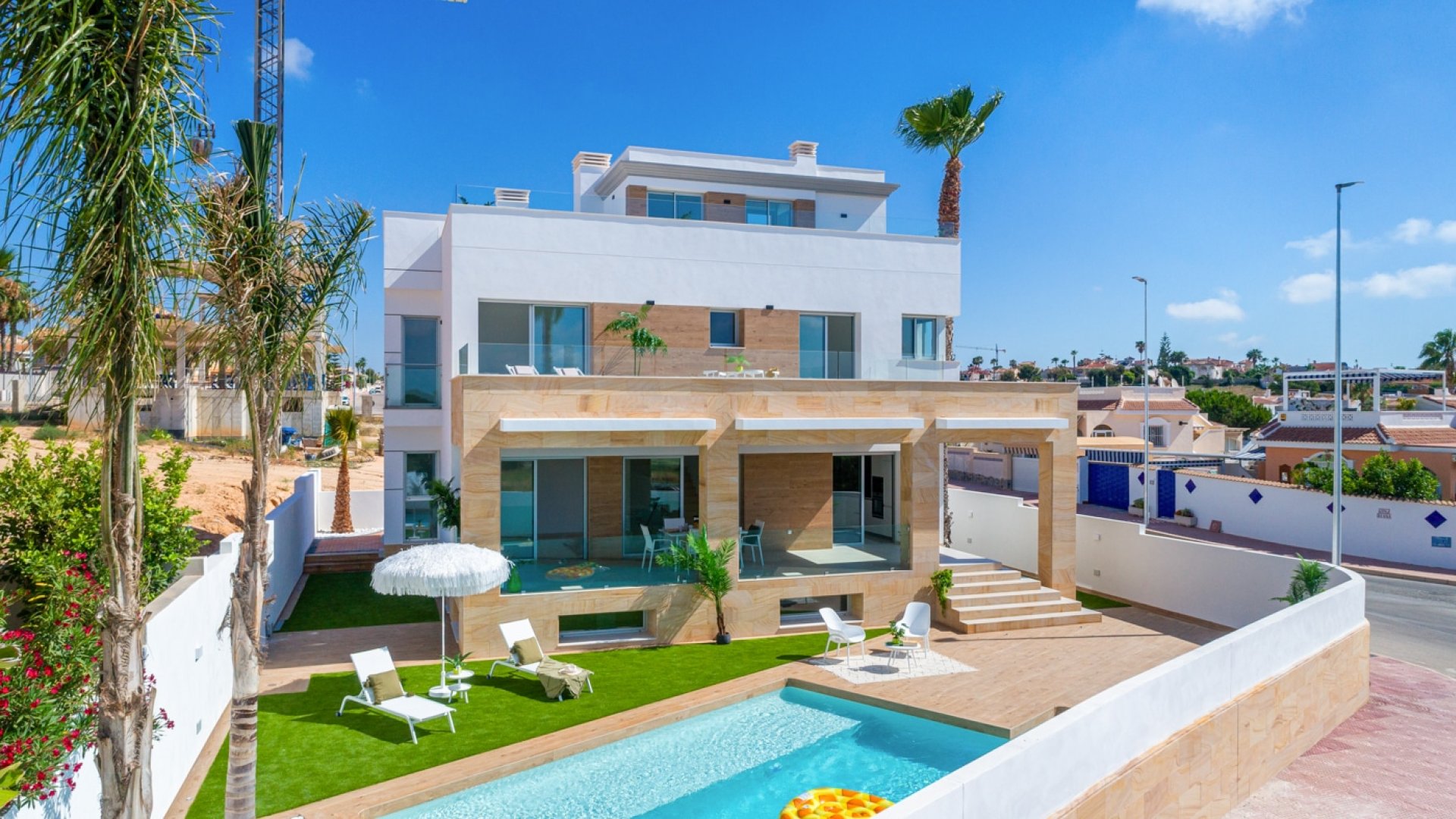 Obra nueva - Chalets -
Ciudad Quesada
