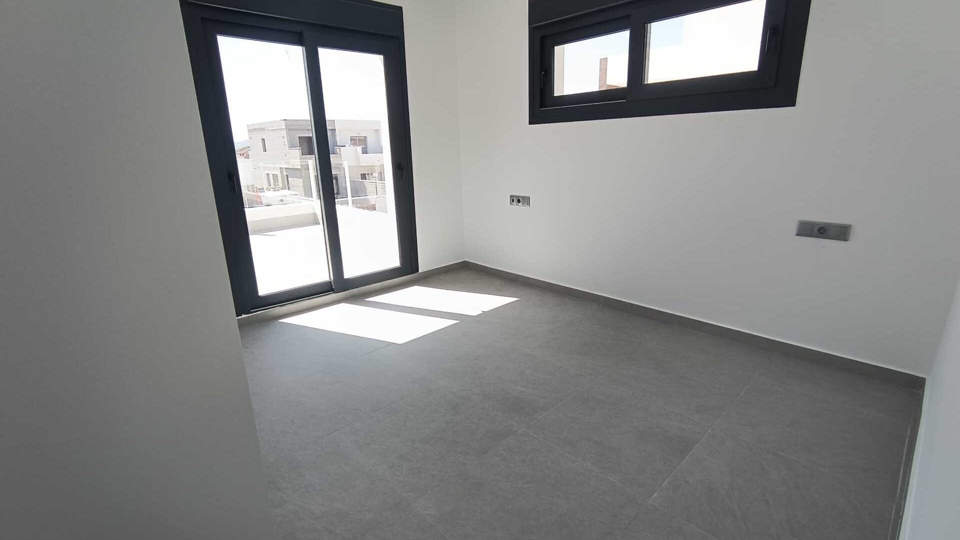 Obra nueva - Chalets -
Daya Nueva