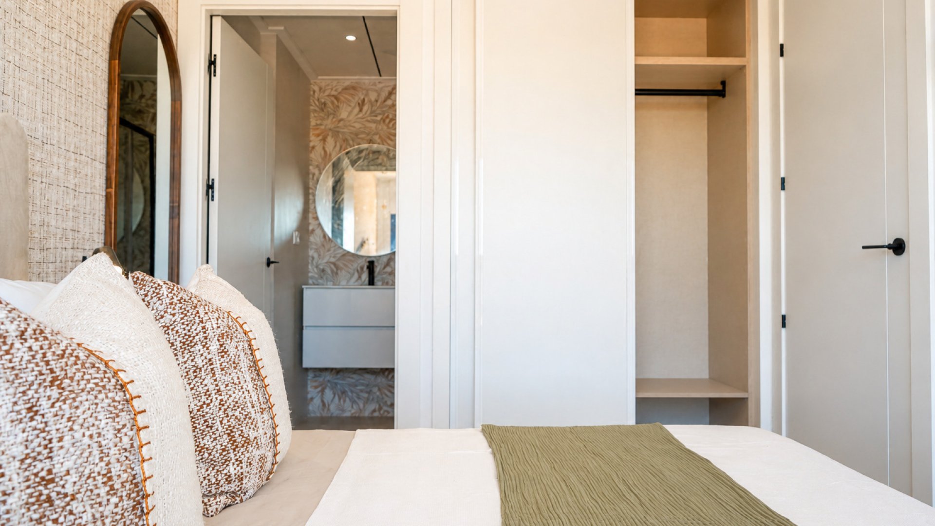 Obra nueva - Chalets -
Dolores