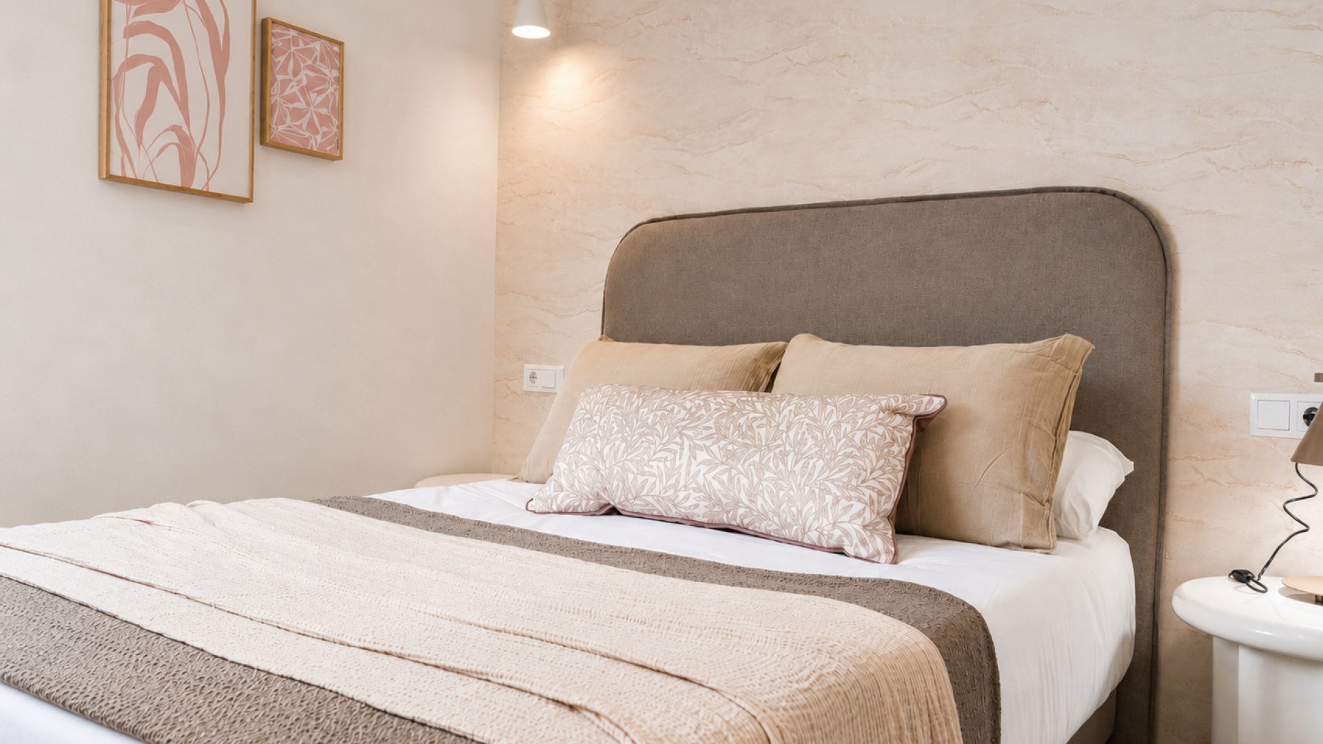 Obra nueva - Chalets -
Dolores