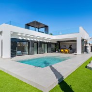 Obra nueva - Chalets -
La Finca Golf