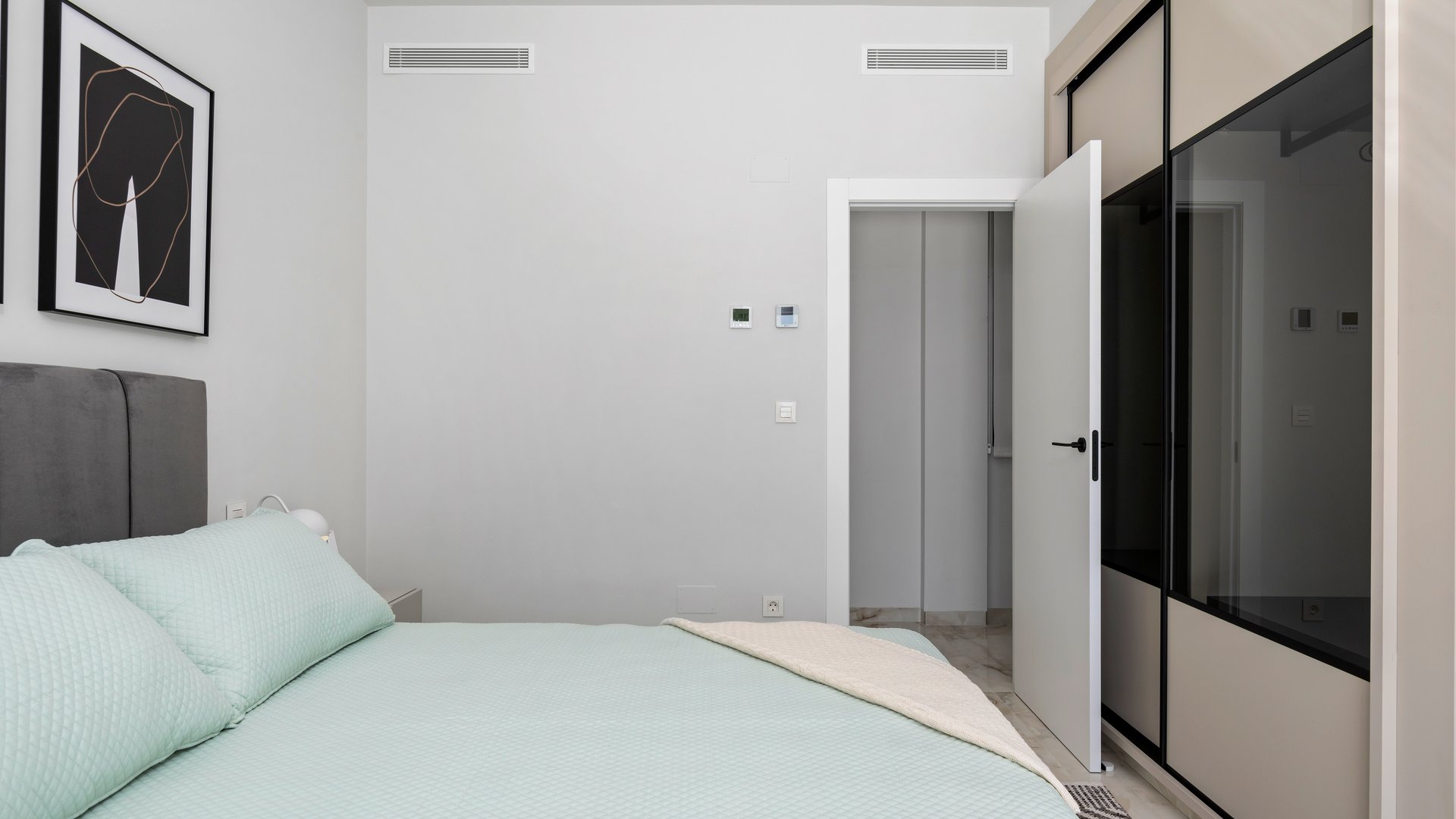 Obra nueva - Chalets -
La Finca Golf