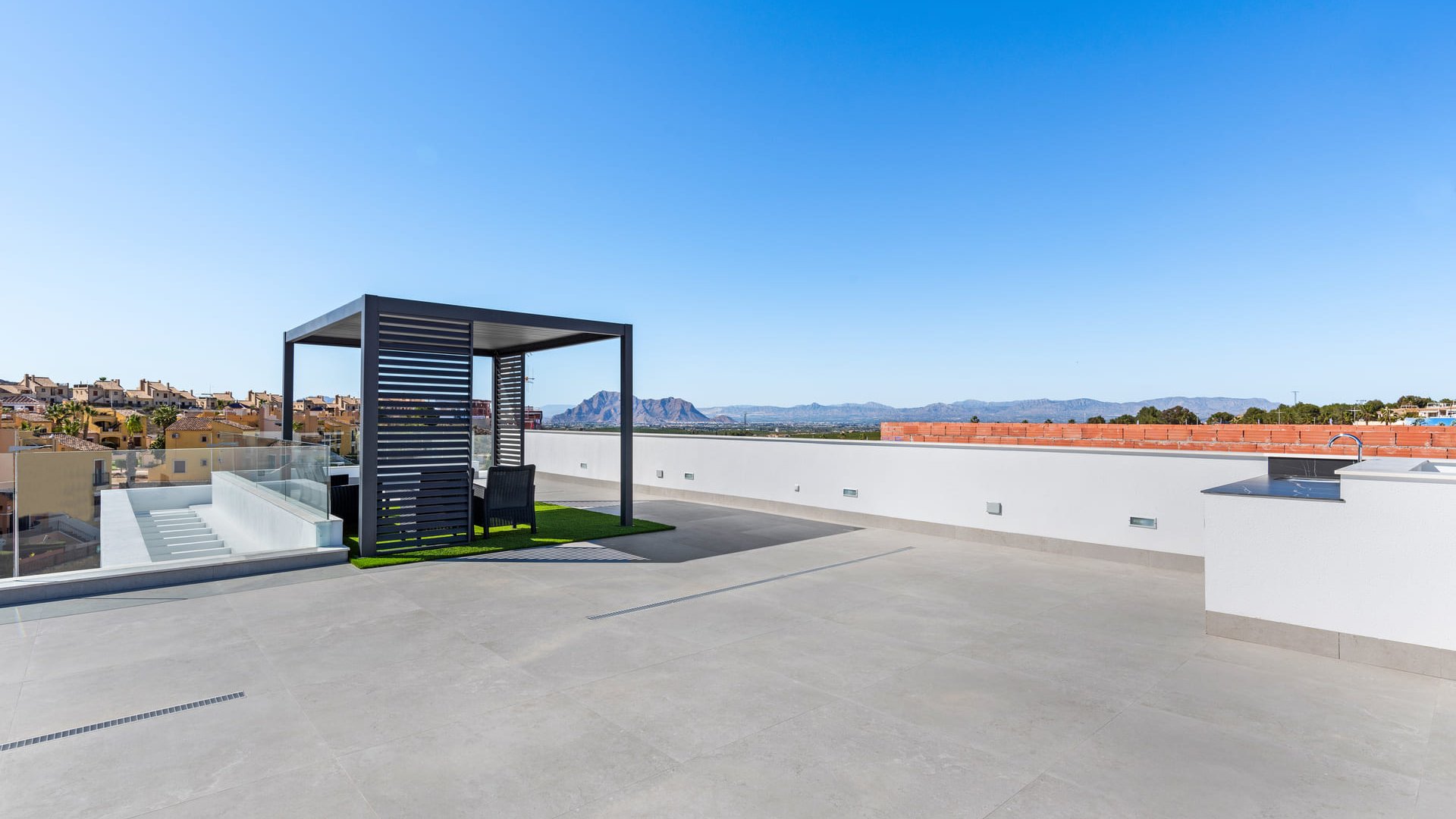 Obra nueva - Chalets -
La Finca Golf