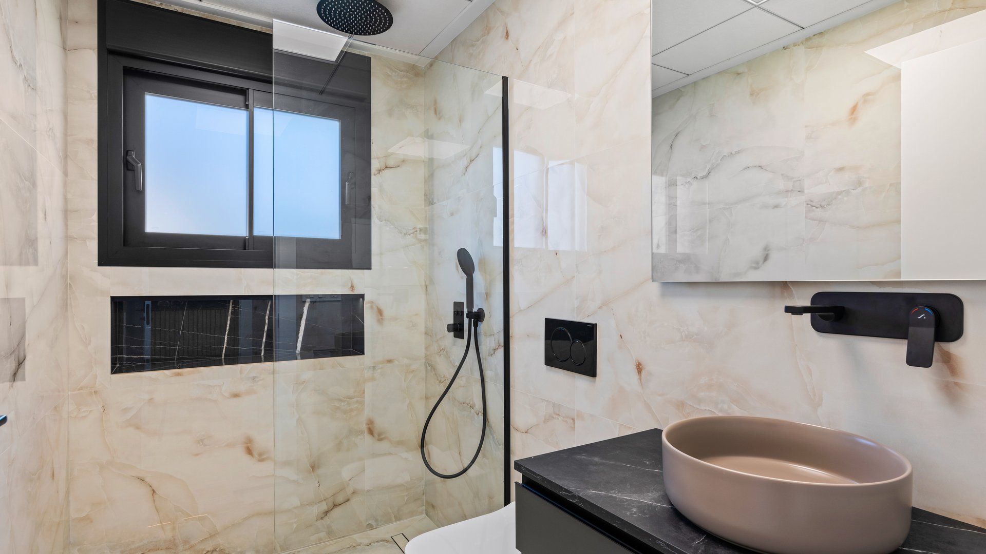 Obra nueva - Chalets -
La Finca Golf