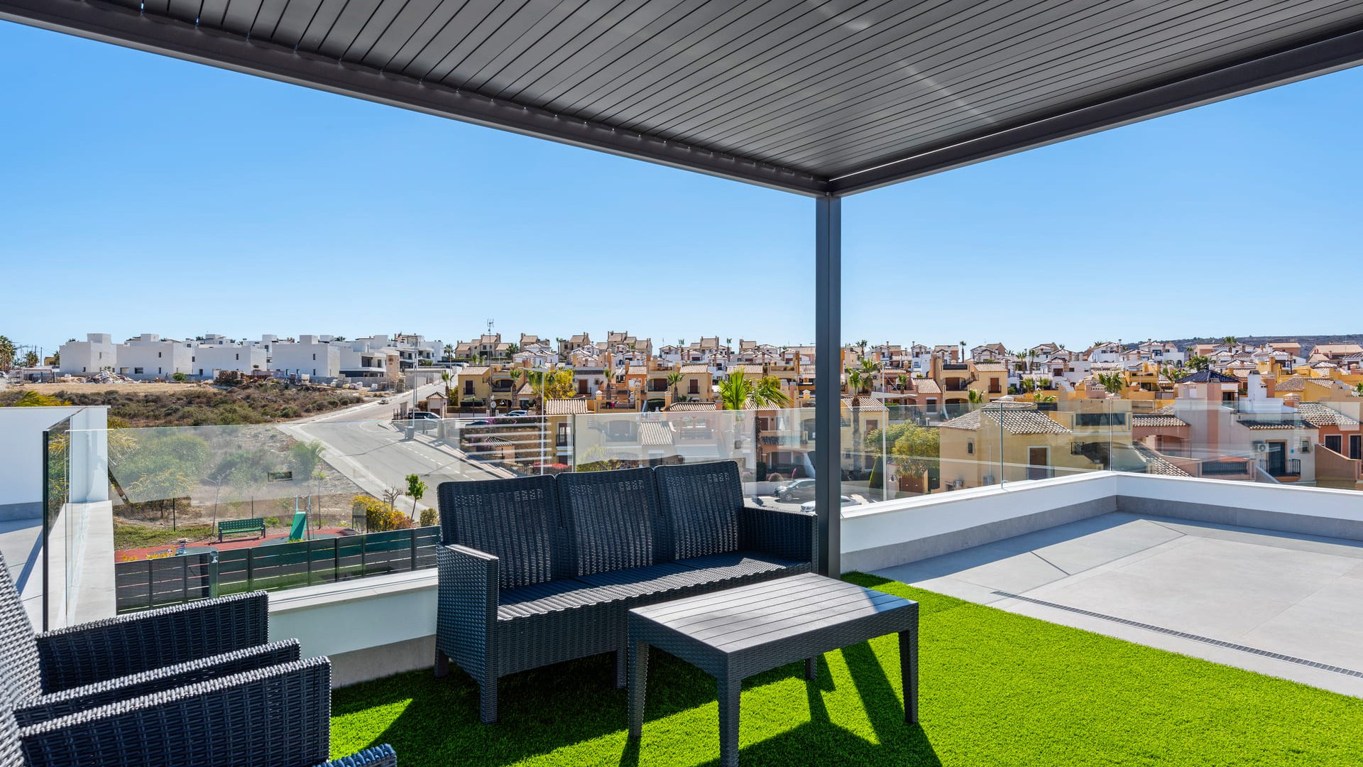 Obra nueva - Chalets -
La Finca Golf