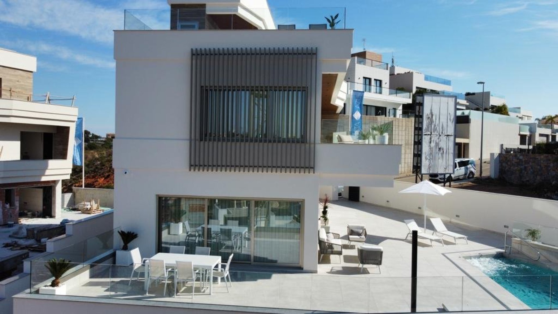 Obra nueva - Chalets -
Orihuela Costa