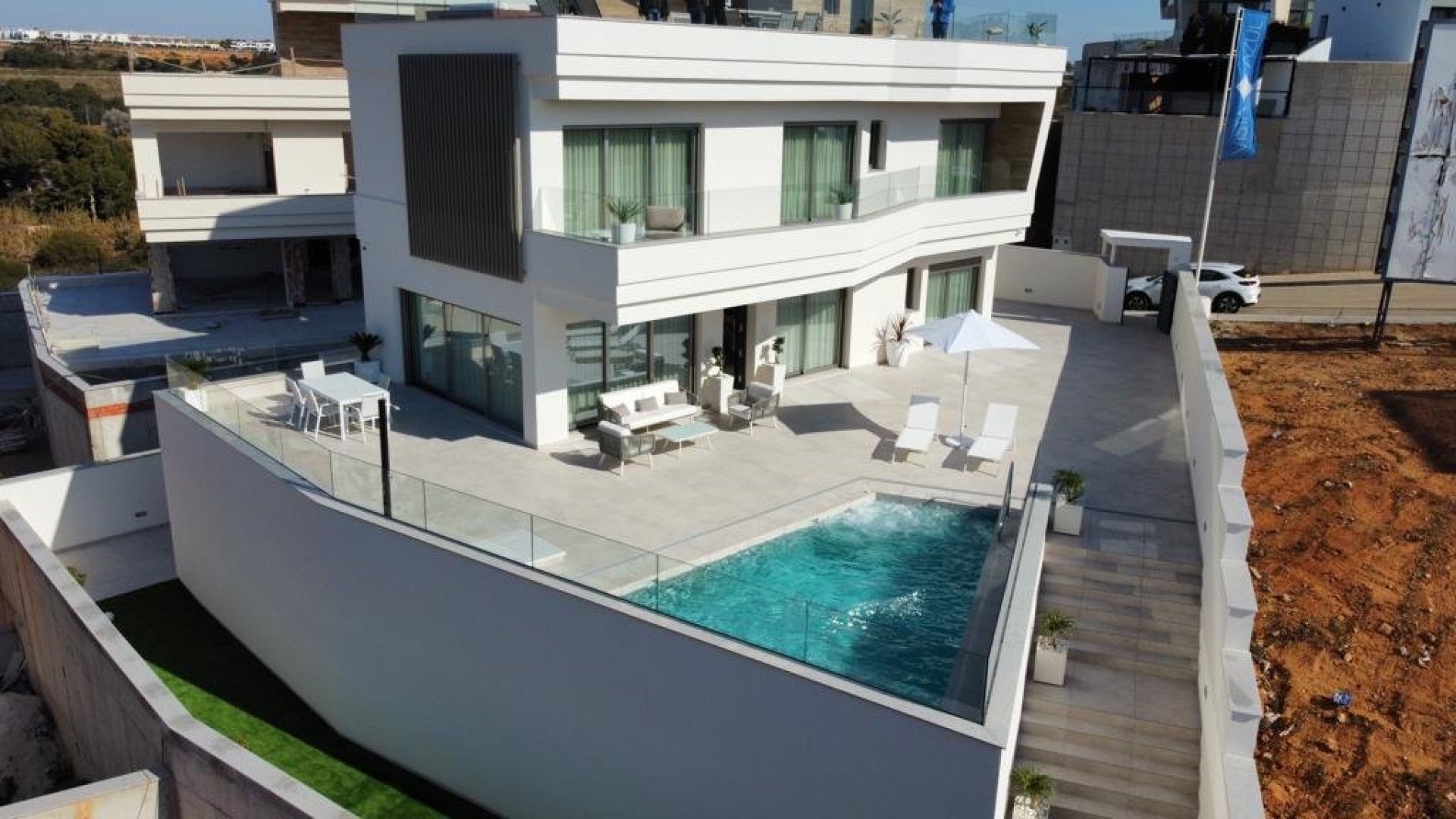 Obra nueva - Chalets -
Orihuela Costa
