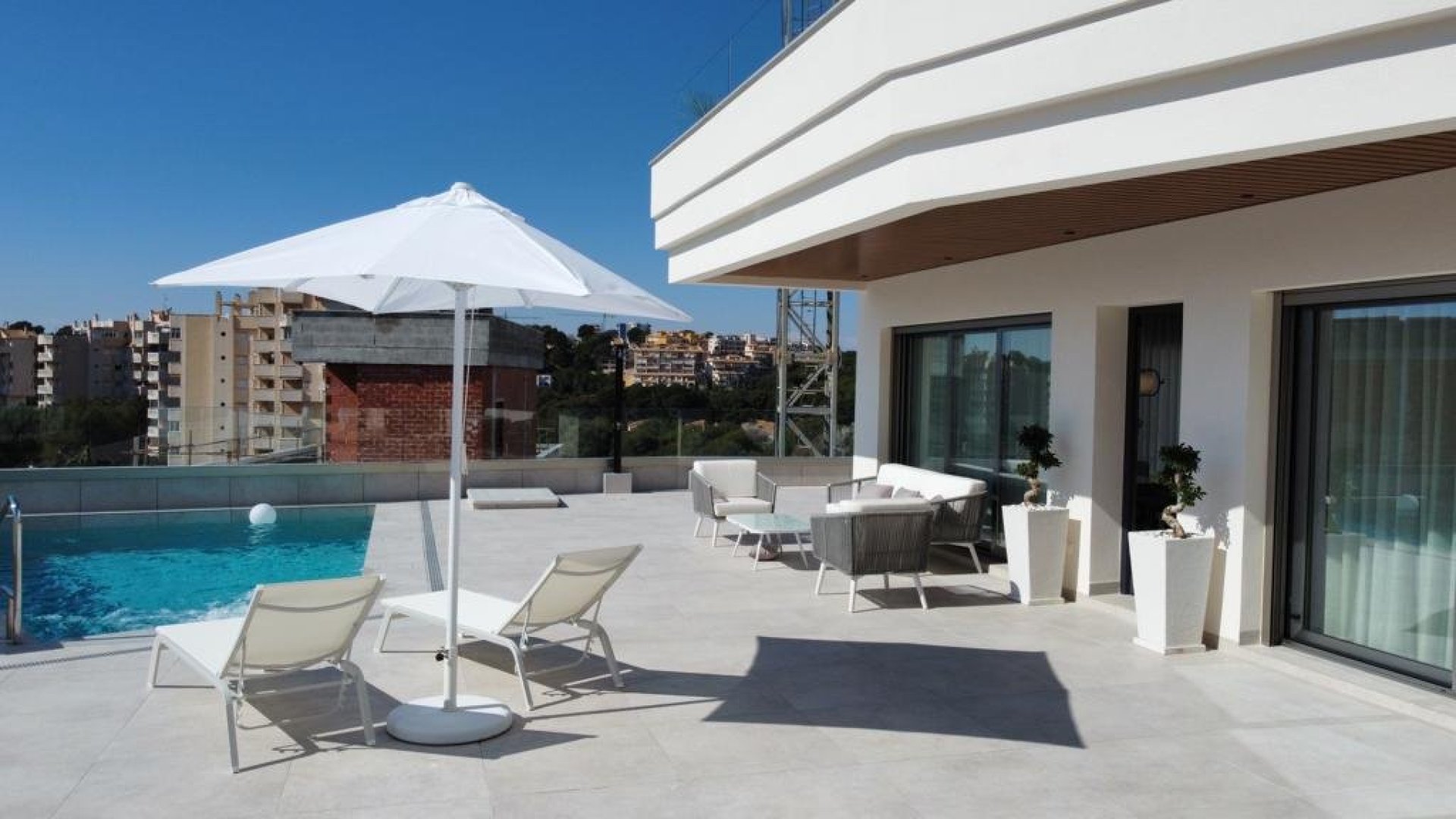 Obra nueva - Chalets -
Orihuela Costa