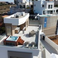 Obra nueva - Chalets -
Orihuela Costa
