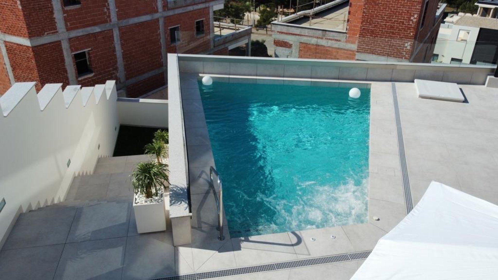 Obra nueva - Chalets -
Orihuela Costa