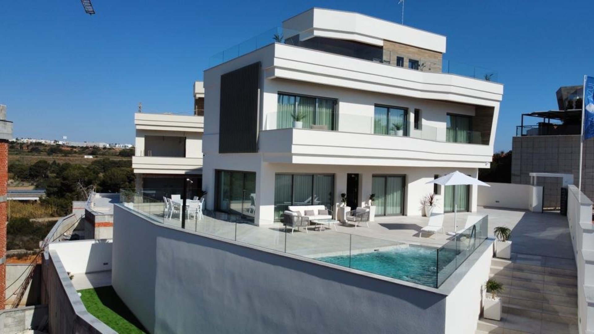 Obra nueva - Chalets -
Orihuela Costa