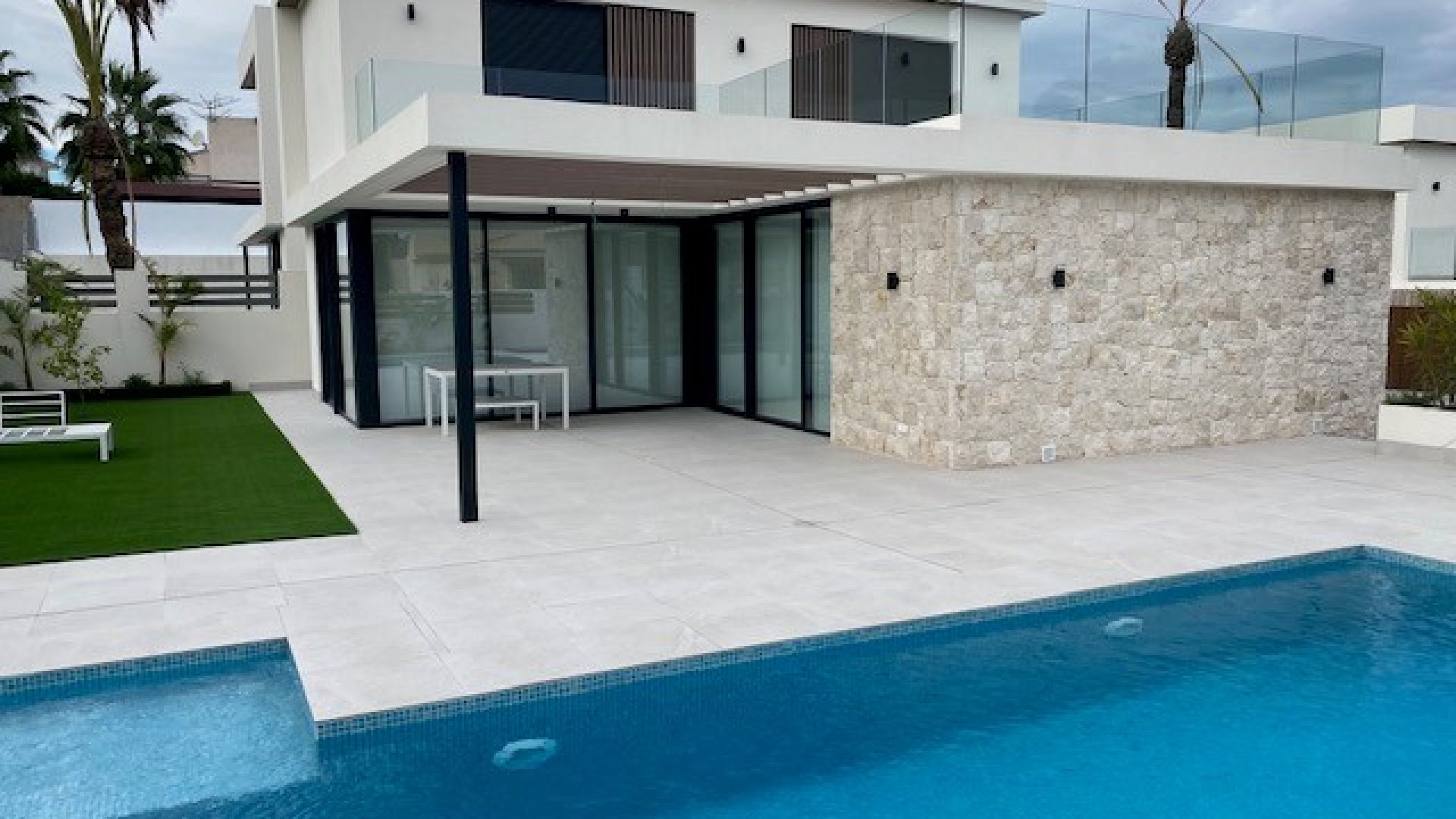 Obra nueva - Chalets -
Orihuela Costa