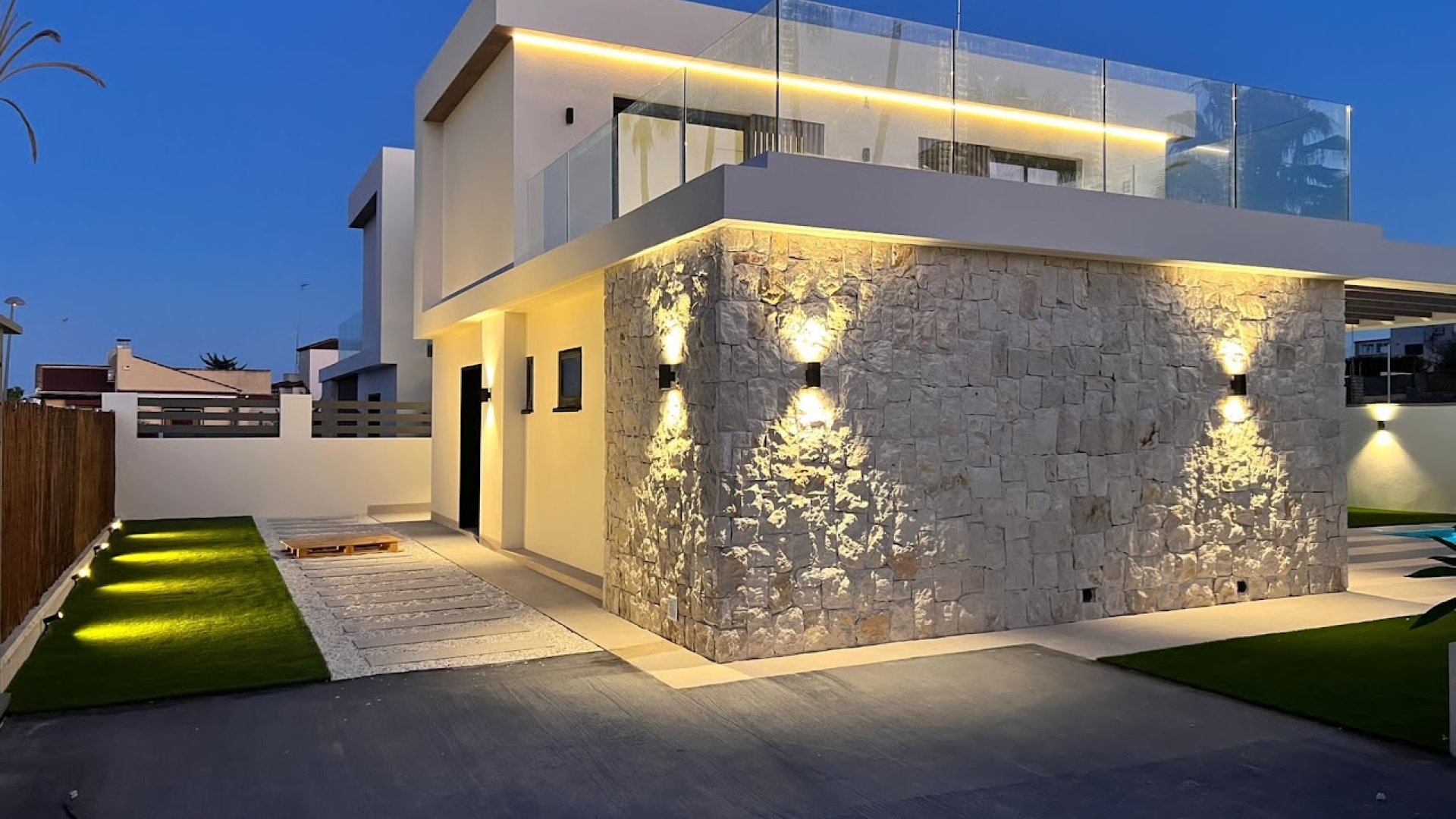 Obra nueva - Chalets -
Orihuela Costa