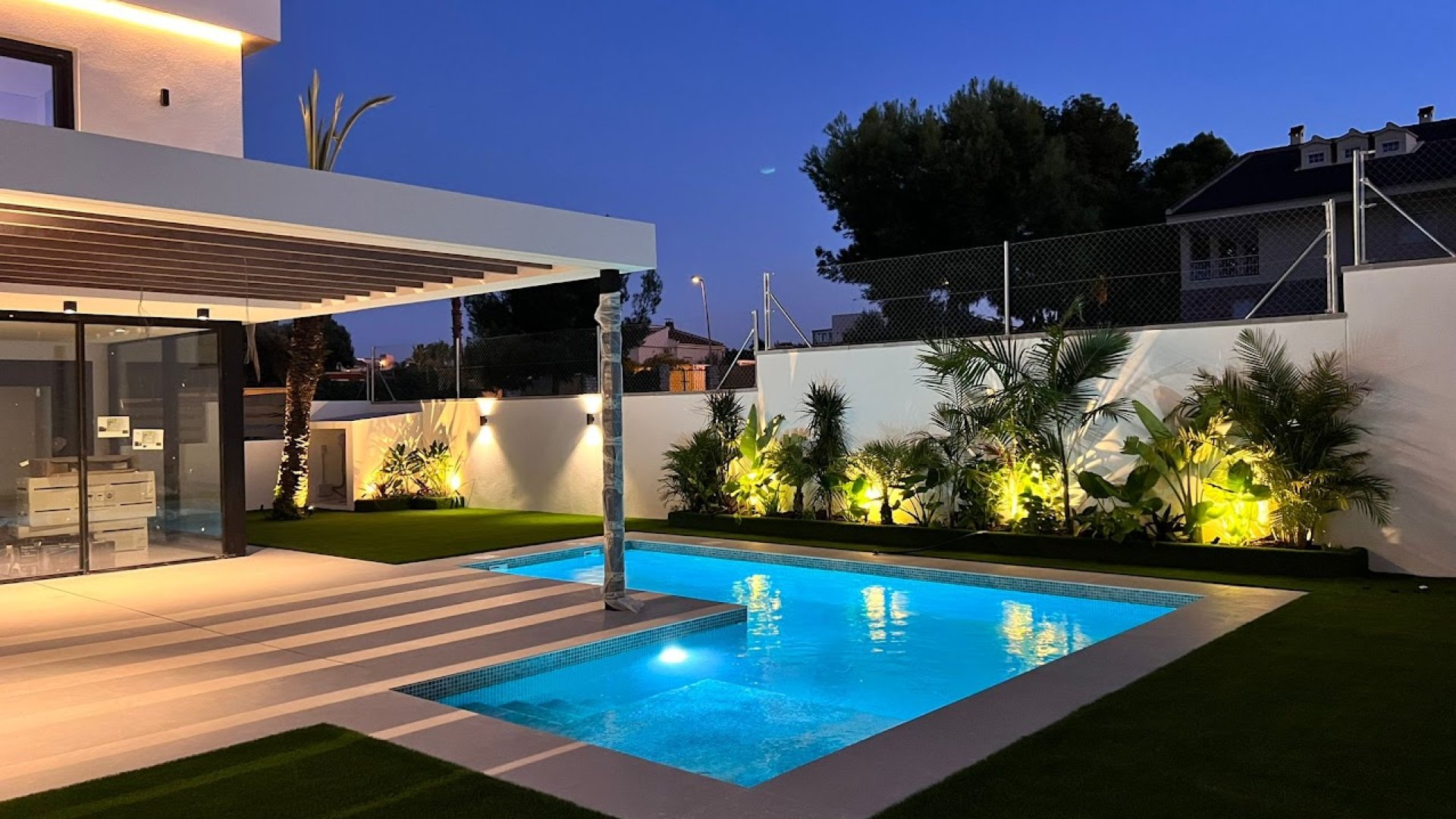 Obra nueva - Chalets -
Orihuela Costa