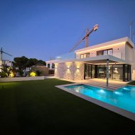 Obra nueva - Chalets -
Orihuela Costa