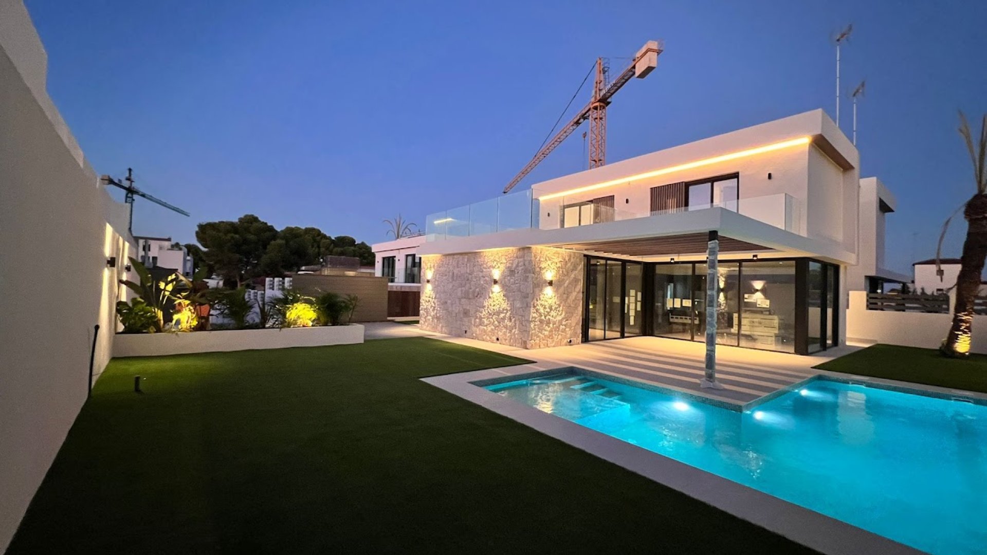 Obra nueva - Chalets -
Orihuela Costa