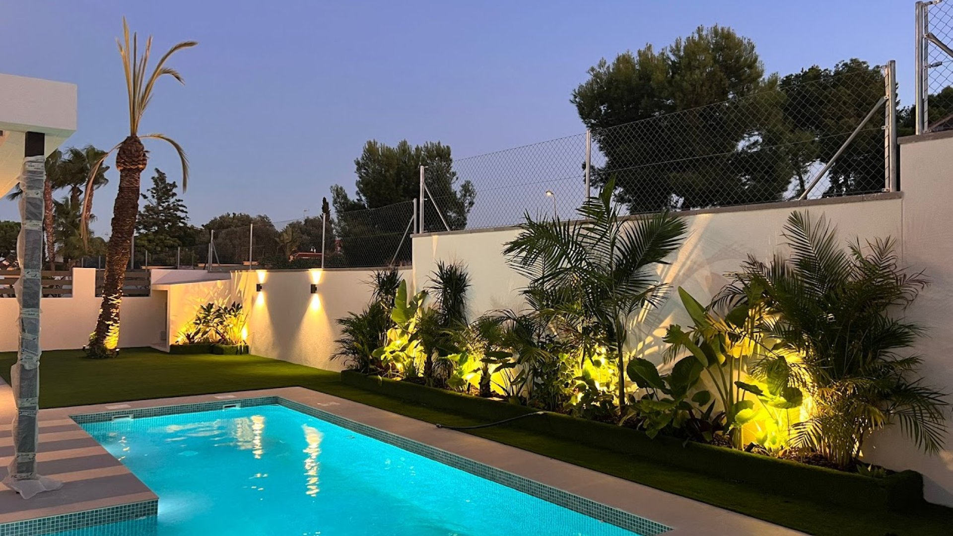 Obra nueva - Chalets -
Orihuela Costa