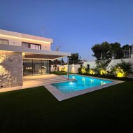 Obra nueva - Chalets -
Orihuela Costa
