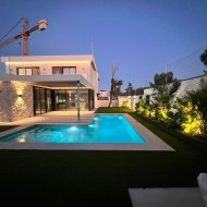 Obra nueva - Chalets -
Orihuela Costa