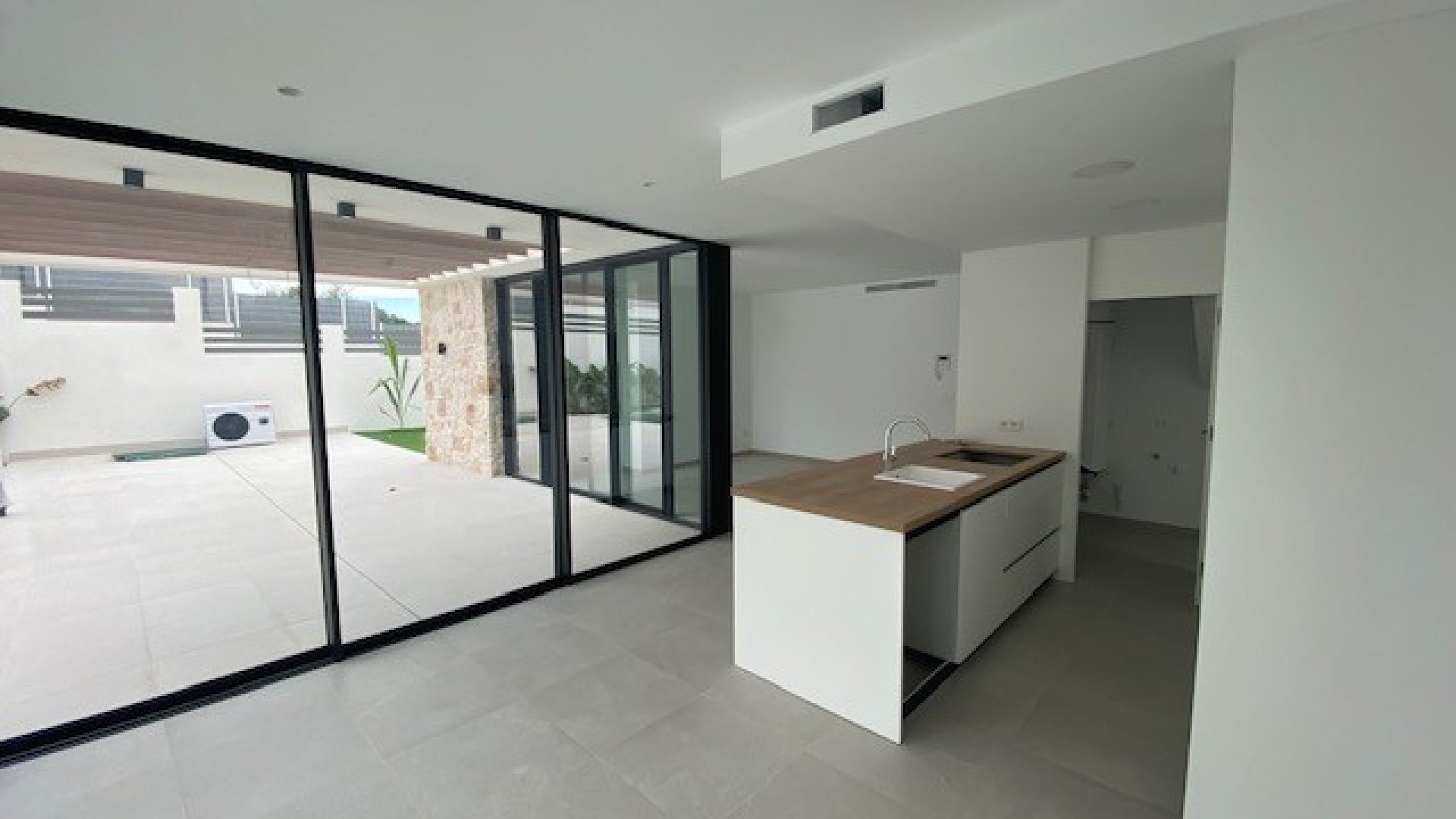 Obra nueva - Chalets -
Orihuela Costa
