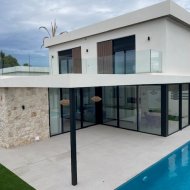 Obra nueva - Chalets -
Orihuela Costa