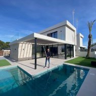 Obra nueva - Chalets -
Orihuela Costa