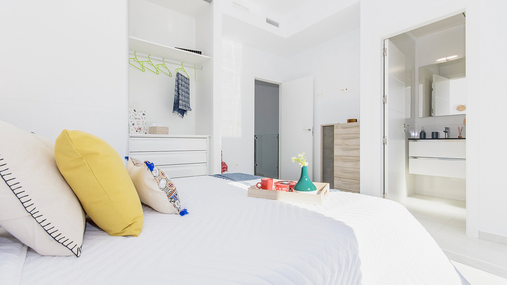 Obra nueva - Chalets -
Orihuela Costa