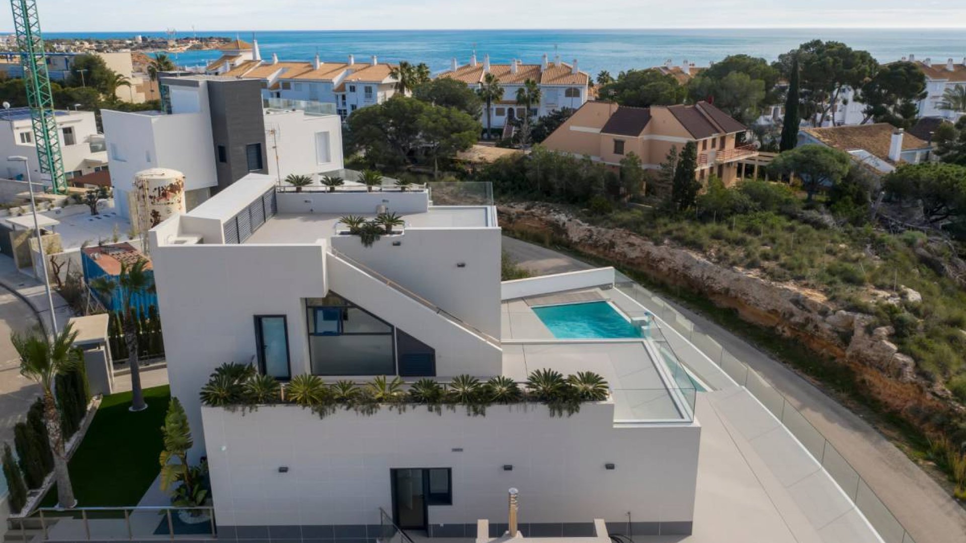 Obra nueva - Chalets -
Orihuela Costa
