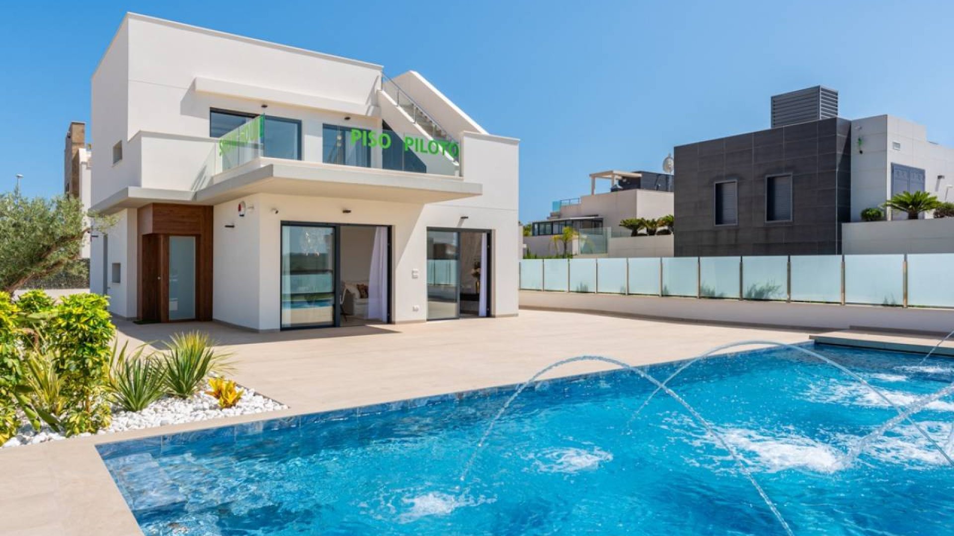 Obra nueva - Chalets -
Orihuela Costa