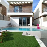 Obra nueva - Chalets -
Orihuela Costa
