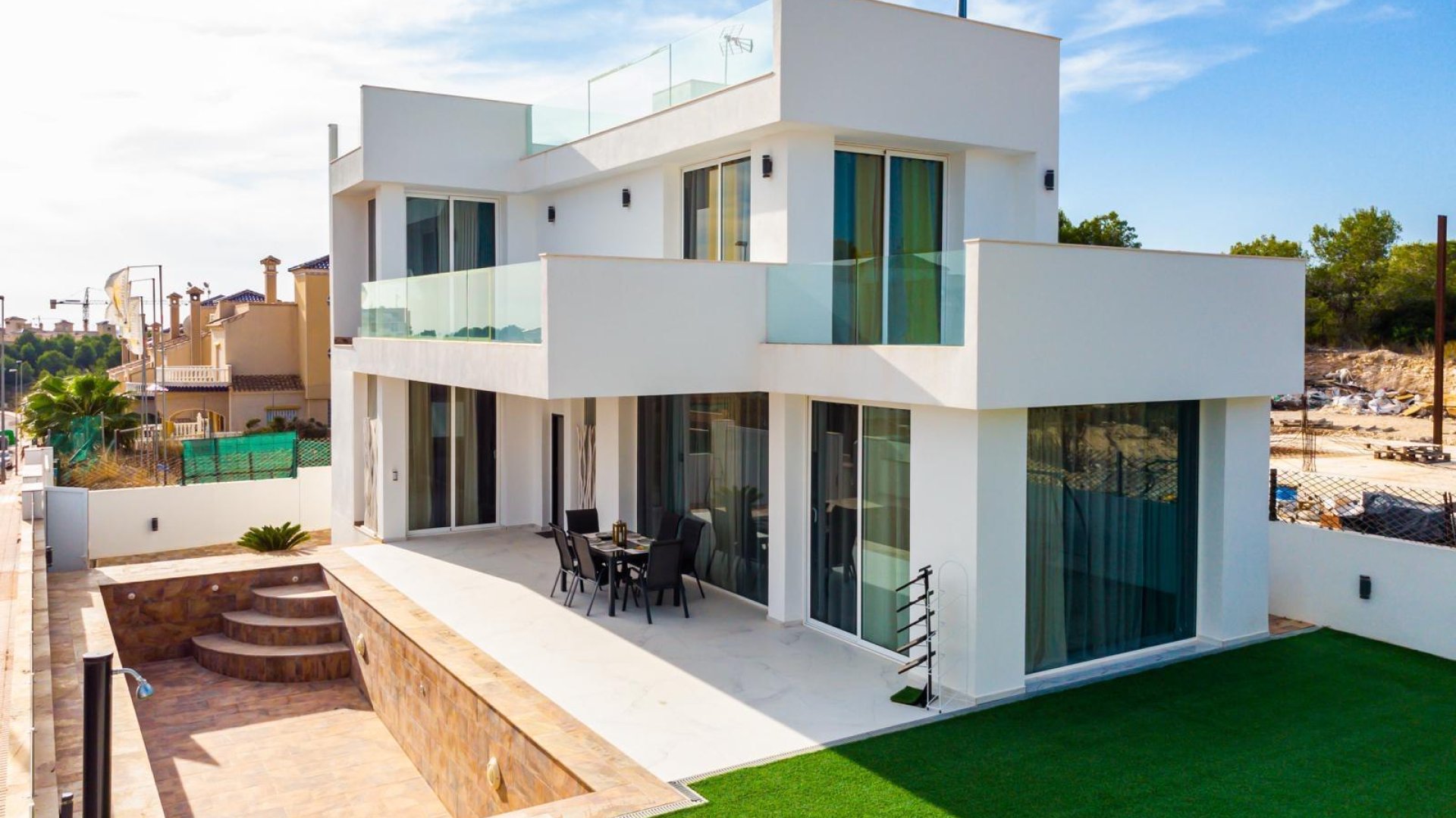 Obra nueva - Chalets -
Orihuela Costa