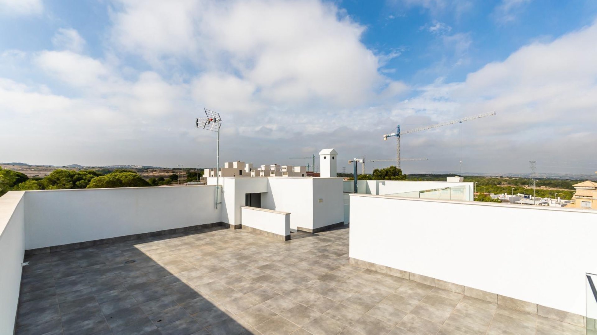 Obra nueva - Chalets -
Orihuela Costa